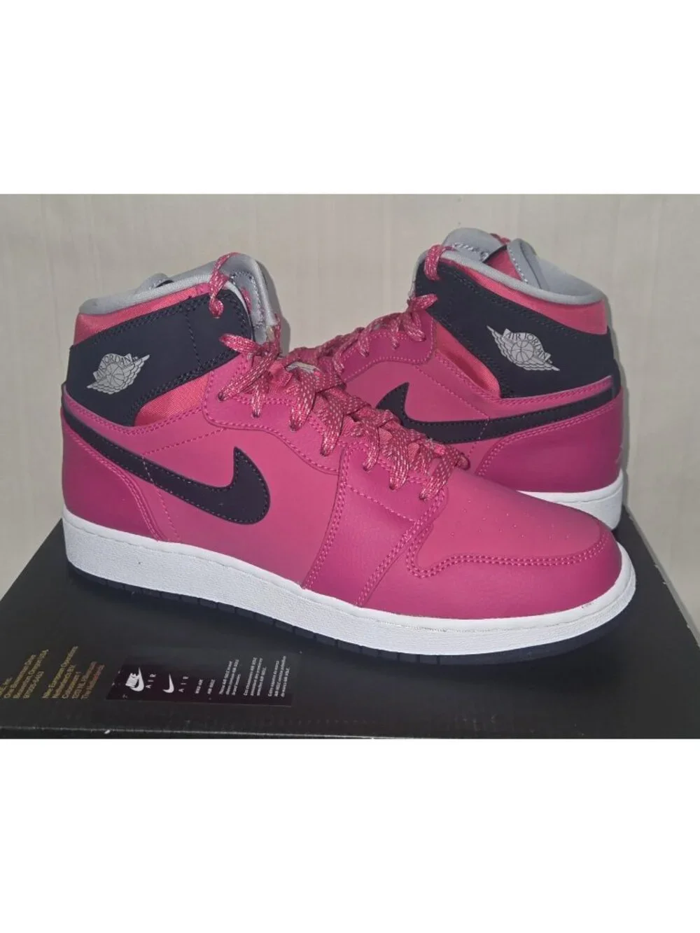 Air Jordan 1 Retro High Vivid Pink Leather Sneaker Shoes Youth 8 NEW